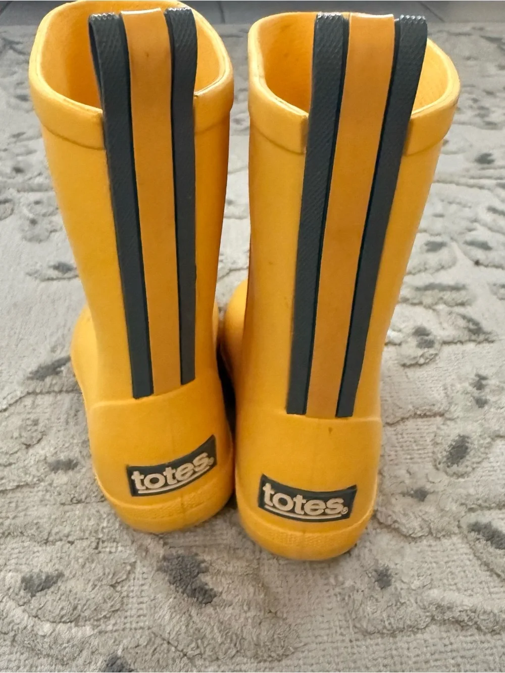 Totes brand Kids Yellow Rubber Rain Boots baby/toddler size 5-6